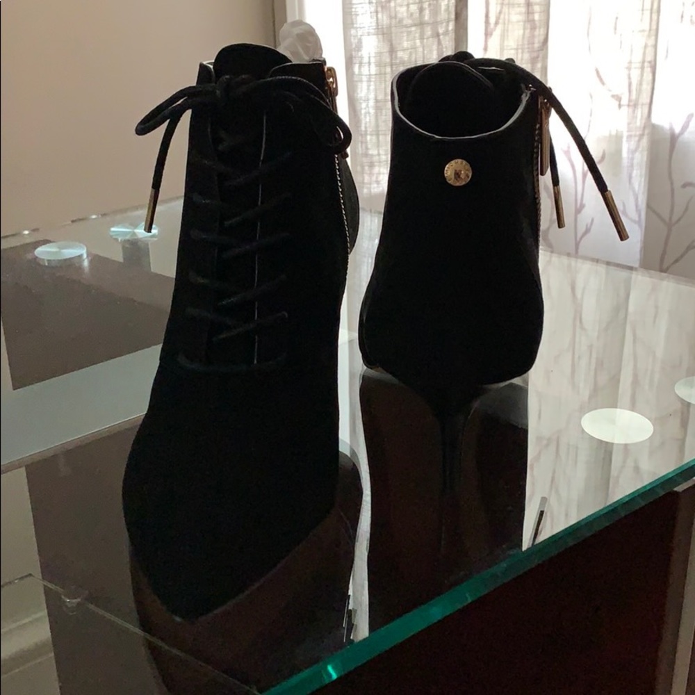 New Michael Kors black suede lace bootie